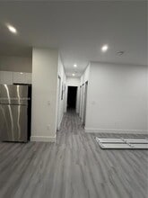 859 E 24th St, Unit 402 in Hialeah, FL - Foto de edificio - Building Photo