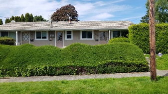 1025 E Kincaid St in Mount Vernon, WA - Building Photo