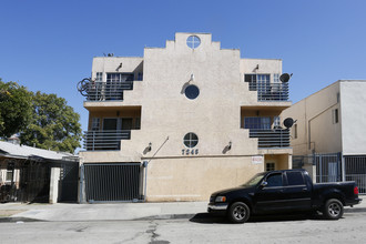 7248 Alabama Ave in Canoga Park, CA - Building Photo - Building Photo