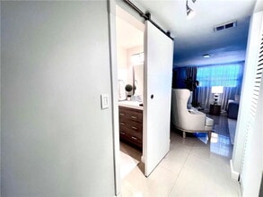 8568 NW 8th St in Miami, FL - Building Photo - Building Photo