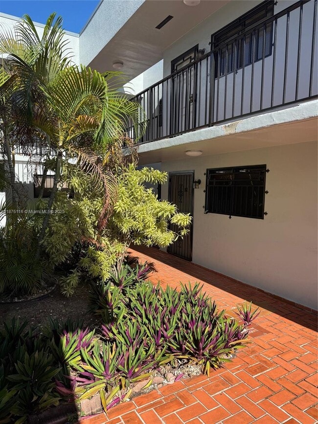 1300 W 41st St in Hialeah, FL - Building Photo - Building Photo