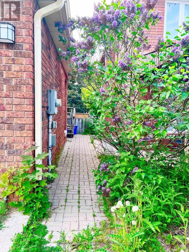 71 Trillium Crescent in Barrie, ON - Building Photo - Building Photo