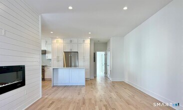 25 Village Rd in Milford, CT - Building Photo - Building Photo