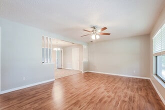 8318 Mattituck Cir in Orlando, FL - Foto de edificio - Building Photo
