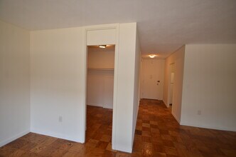 77 Monmouth St, Unit 1 in Brookline, MA - Building Photo - Building Photo