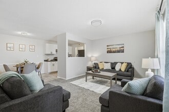 Welcome to Edmond at Twenty500, where luxury meets convenience! in Edmond, OK - Foto de edificio - Building Photo