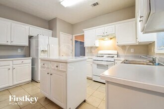 821 Charles Hall Dr in Dacula, GA - Foto de edificio - Building Photo