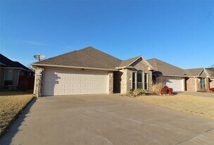 333 Blake Ln in Midlothian, TX - Building Photo