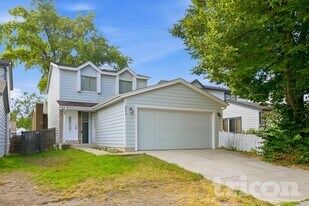 8092 Lee Ct in Arvada, CO - Building Photo