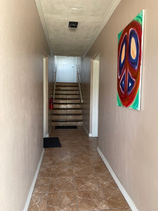 997 Sunrise Dr in Tarpon Springs, FL - Building Photo