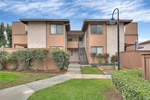 1333 Massachusetts Ave, Unit 201 in Riverside, CA - Building Photo