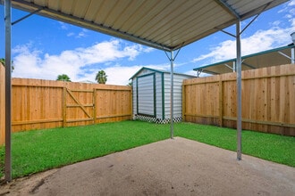 2120 St Lucia Calle in Dickinson, TX - Building Photo - Building Photo