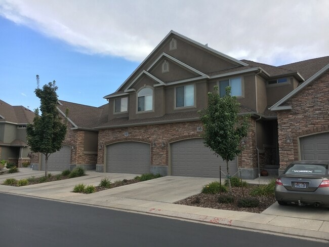 3413 W Mount Cortina Way in Riverton, UT - Building Photo - Building Photo