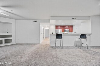 705 W Queen Creek Rd in Chandler, AZ - Foto de edificio - Building Photo