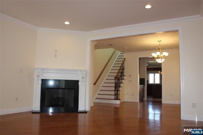 413 Westview Pl in Fort Lee, NJ - Building Photo - Building Photo