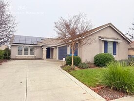 1317 Hidden Creek Way in Plumas Lake, CA - Building Photo