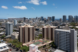 The Continental Plaza in Honolulu, HI - Building Photo - Building Photo