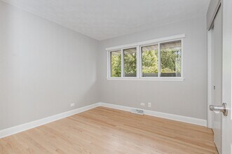 29 Robin Hill Dr in Naperville, IL - Building Photo - Building Photo