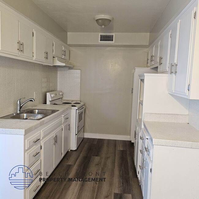 912 E. La Palma Dr.