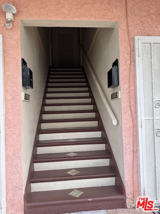 8211 Crenshaw Dr in Inglewood, CA - Building Photo - Building Photo