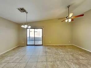 6030 W Illini St in Phoenix, AZ - Foto de edificio - Building Photo