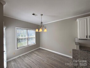 2043 Lennox Square Rd in Charlotte, NC - Building Photo - Building Photo
