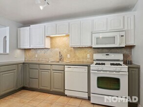 2712 S Hazel Ct, Unit 641 in Denver, CO - Building Photo - Building Photo