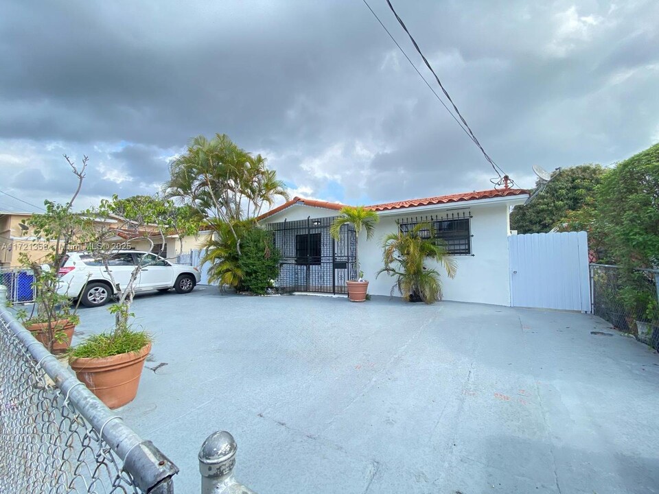 201 NW 19th Ave in Miami, FL - Building Photo