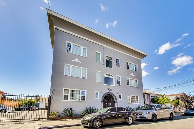 1707 36th Avenue in Oakland, CA - Foto de edificio - Building Photo