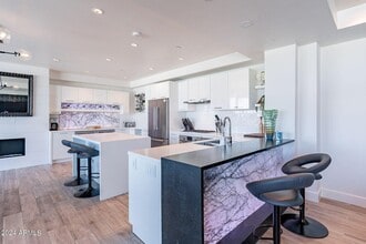 4422 N 75th St in Scottsdale, AZ - Foto de edificio - Building Photo