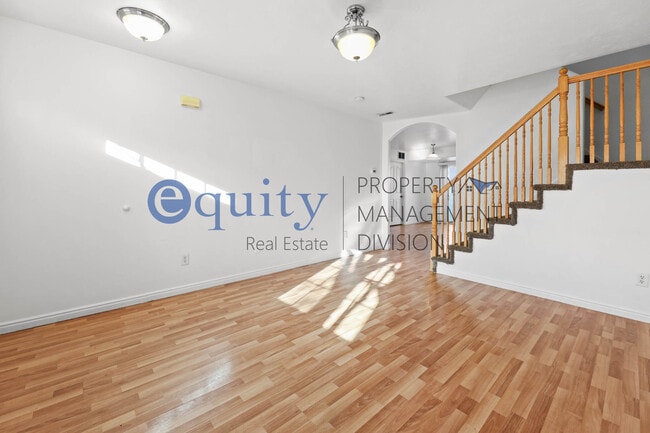 377 E Newsome Park Ln in Salt Lake City, UT - Building Photo - Building Photo