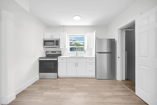 503 NW 47th St in Miami, FL - Foto de edificio - Building Photo