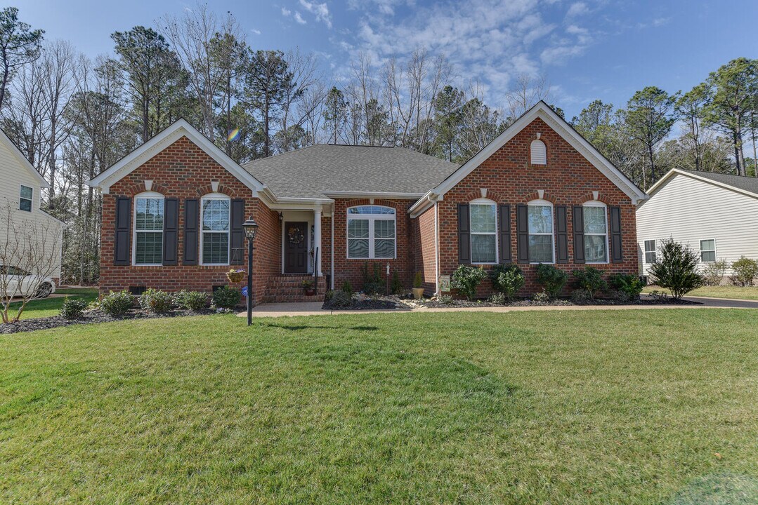 13318 Beacon Hill Way in Carrollton, VA - Building Photo