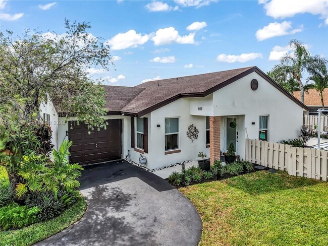 651 Shiloh Terrace in Davie, FL - Building Photo - Building Photo