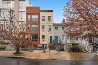 325.5 4th St in Jersey City, NJ - Building Photo - Building Photo
