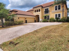 10586 Cory Lake Dr in Tampa, FL - Building Photo - Building Photo