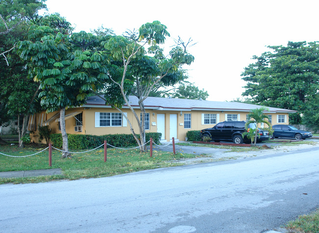 840-846 NE 89th St in Miami, FL - Building Photo - Building Photo