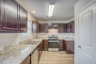 13013 Bella Vida Ln in Houston, TX - Building Photo - Building Photo