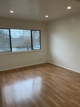 212 S E St in Santa Rosa, CA - Foto de edificio - Building Photo