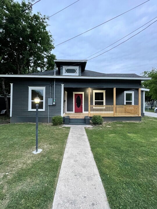 1005 Ave I in Brownwood, TX - Building Photo