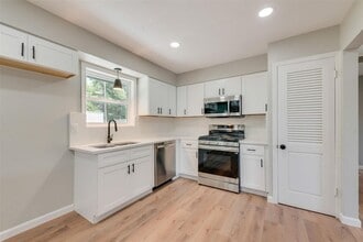 1650 Bending Oaks Trail in Dallas, TX - Building Photo - Building Photo