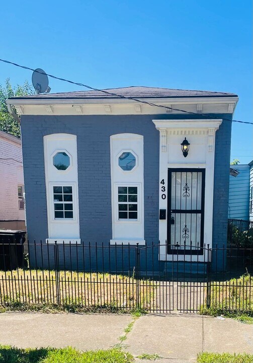 430 E Caldwell St in Louisville, KY - Building Photo