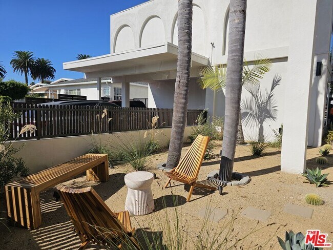 599 Sunset Ct in Los Angeles, CA - Building Photo - Building Photo