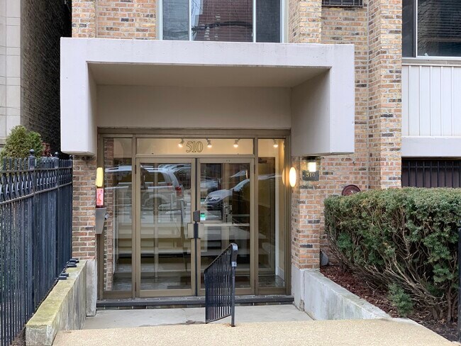 510 W Fullerton Pkwy in Chicago, IL - Building Photo - Building Photo