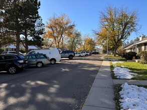 1244 S Reed St in Lakewood, CO - Foto de edificio - Building Photo