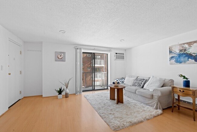 1186 Worcester Rd in Framingham, MA - Building Photo - Building Photo