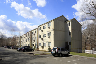 Riverbend in Danbury, CT - Building Photo - Building Photo