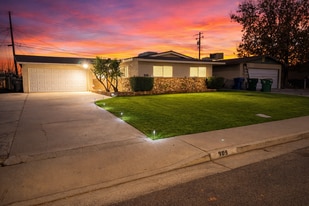 909 Dwina Ave, Unit 2519 in Bakersfield, CA - Building Photo