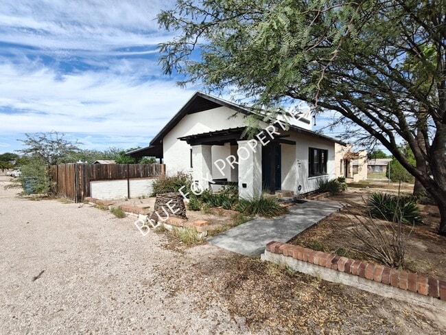 property at 1501 N 6th Ave