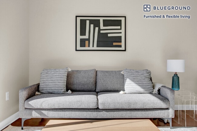 4918 St Elmo Ave in Bethesda, MD - Building Photo - Building Photo